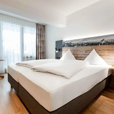 Otel Alte Krone Mittelberg