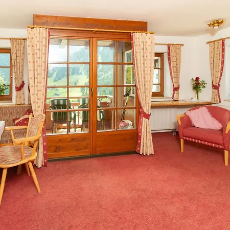 Alte Krone Otel Mittelberg