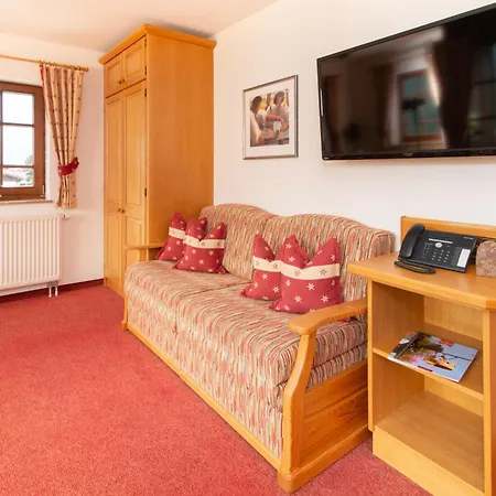 Hotel Alte Krone Mittelberg
