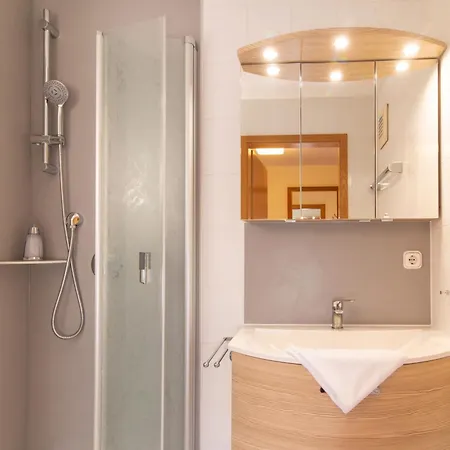 Alte Krone فندق ميتلبرغ