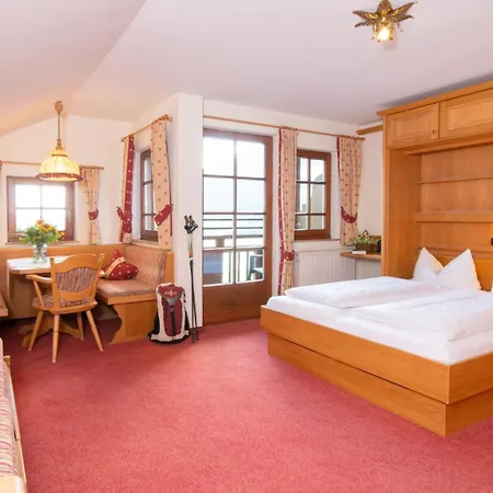 Hotel Alte Krone Mittelberg