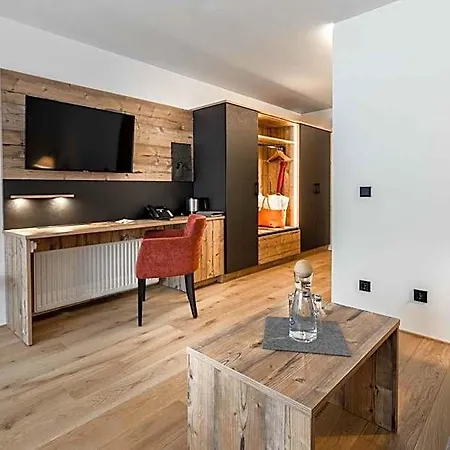 Ξενοδοχείο Alte Krone 3*