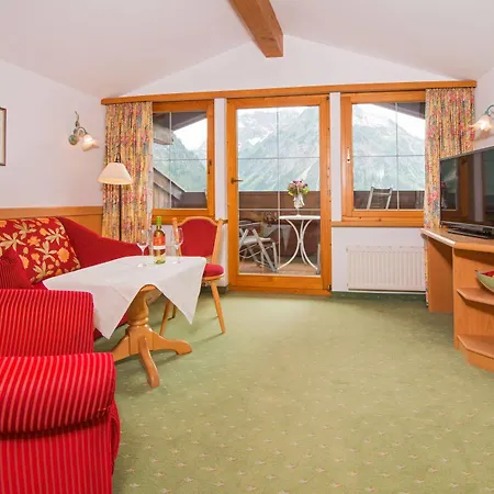 Alte Krone Otel Mittelberg