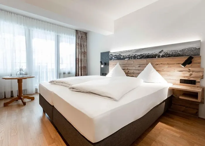 Hotel Alte Krone Mittelberg