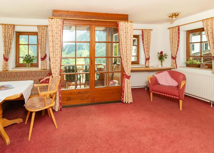 Alte Krone Hotel Mittelberg