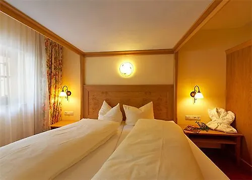 Alte Krone Hotel Mittelberg